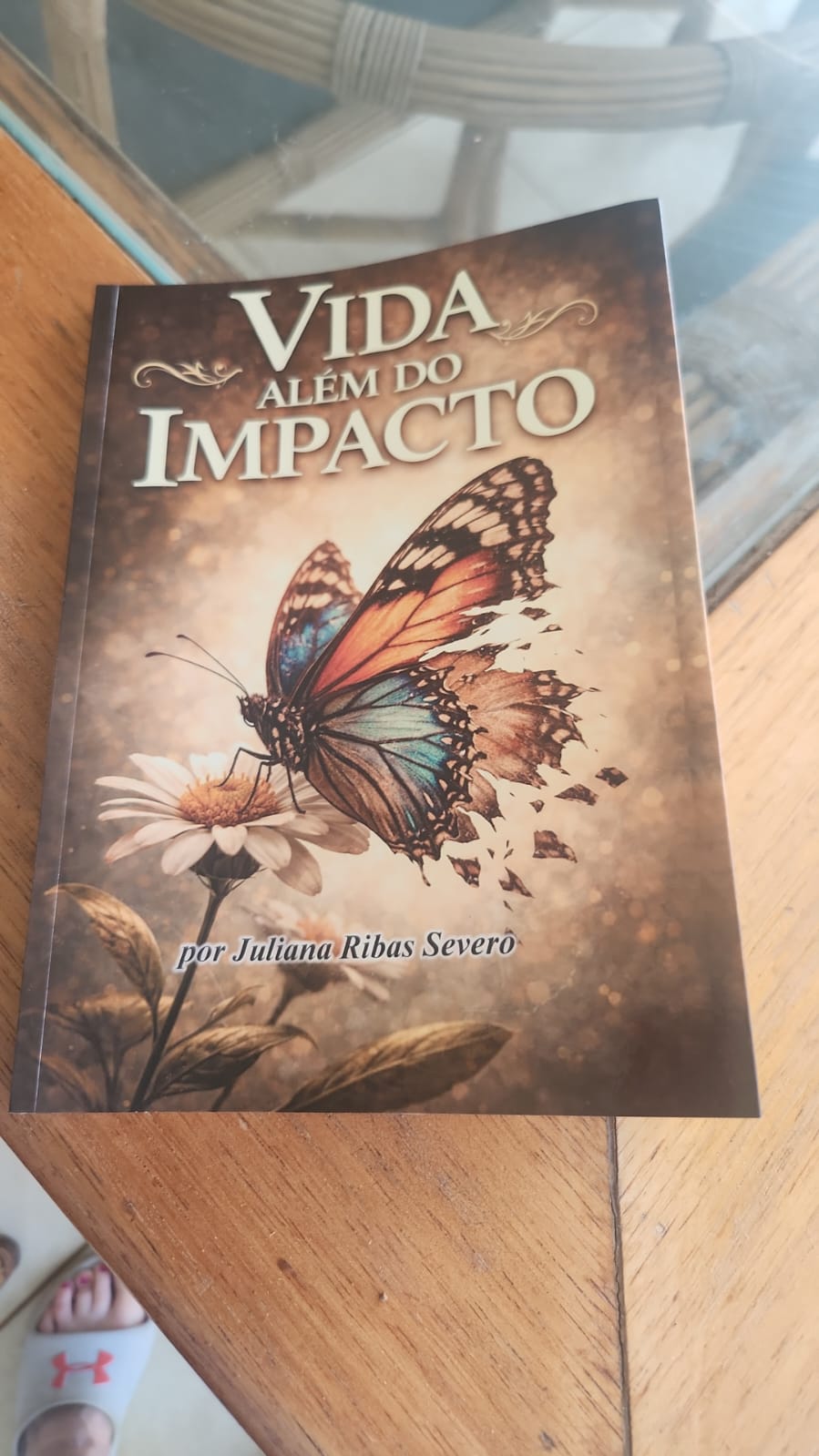 Livro Vida Além do Impacto, autobiografia de Juliana Ribas Severo